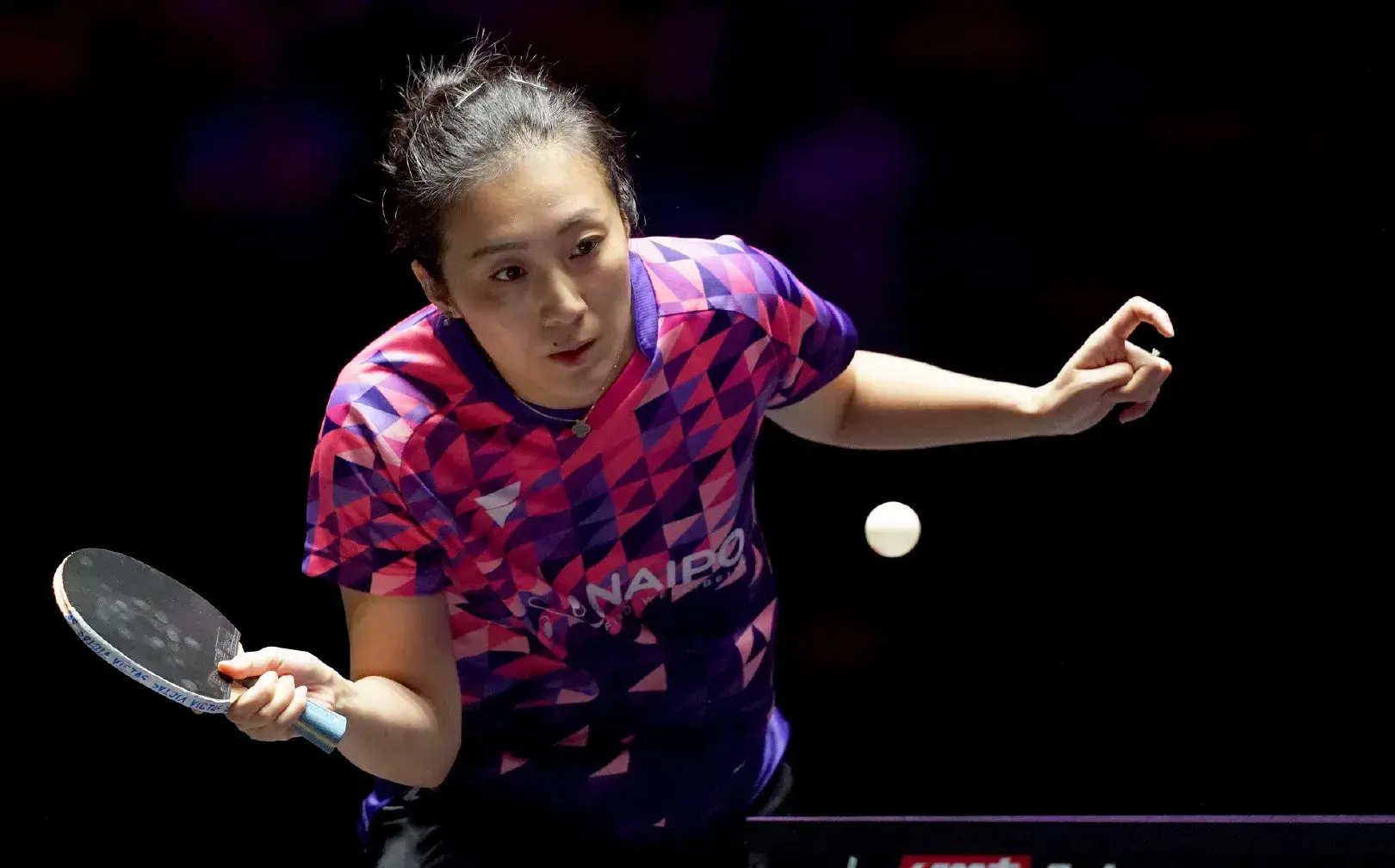 手来压制对, 方回球到正